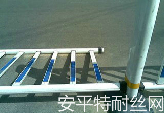中央隔離護欄